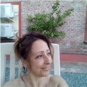 Insegnante del bel canto, diplomata al conservatorio di Livorno, lavoro attualmente in una scuola di muscal